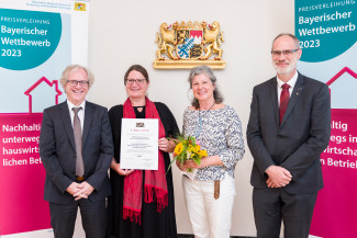 V.l.n.r.: Abteilungsleiter Dr. Maximilian Wohlgschaft, Kita Leitung Hanna Segnitz von Schmalfelden, Hauswirtschaftsleitung Silvia Popp, Evangelischer Zweckverband Würzburg: Joachim Laupenmühlen