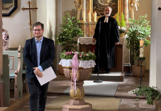 Klaus Betschinske, Pfarrer von Billingshausen bei der Einführung von Hauke Thorenz