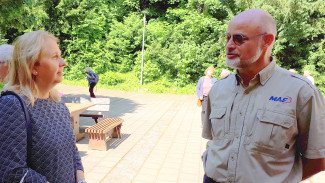 Volkher Jacobsen im Gespräch mit Kirsten Bähr nach dem Gottesdienstjpg