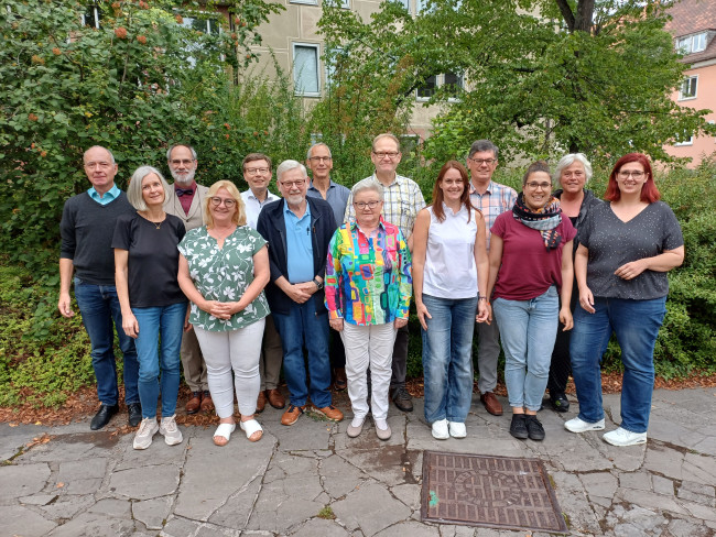 Gruppenfoto von Vertreter*innen des Dekanatsausschusses